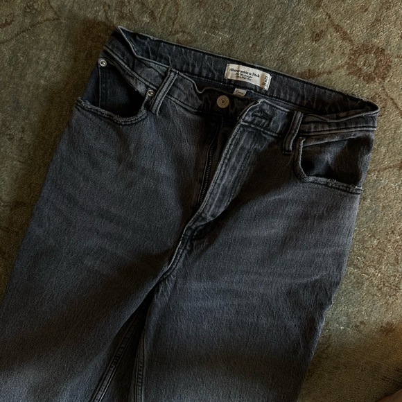 Abercrombie 90’s Straight Ultra High Rise Curve Love Black Jeans - Picture 2 of 6